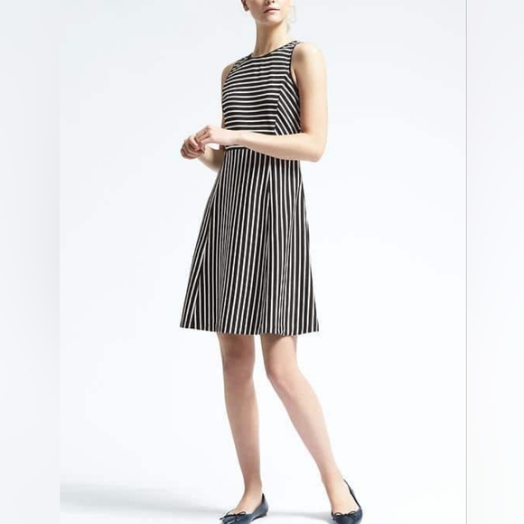 Banana Republic Dresses & Skirts - Banana Republic Striped Ponte Dress in Women's Size 6T